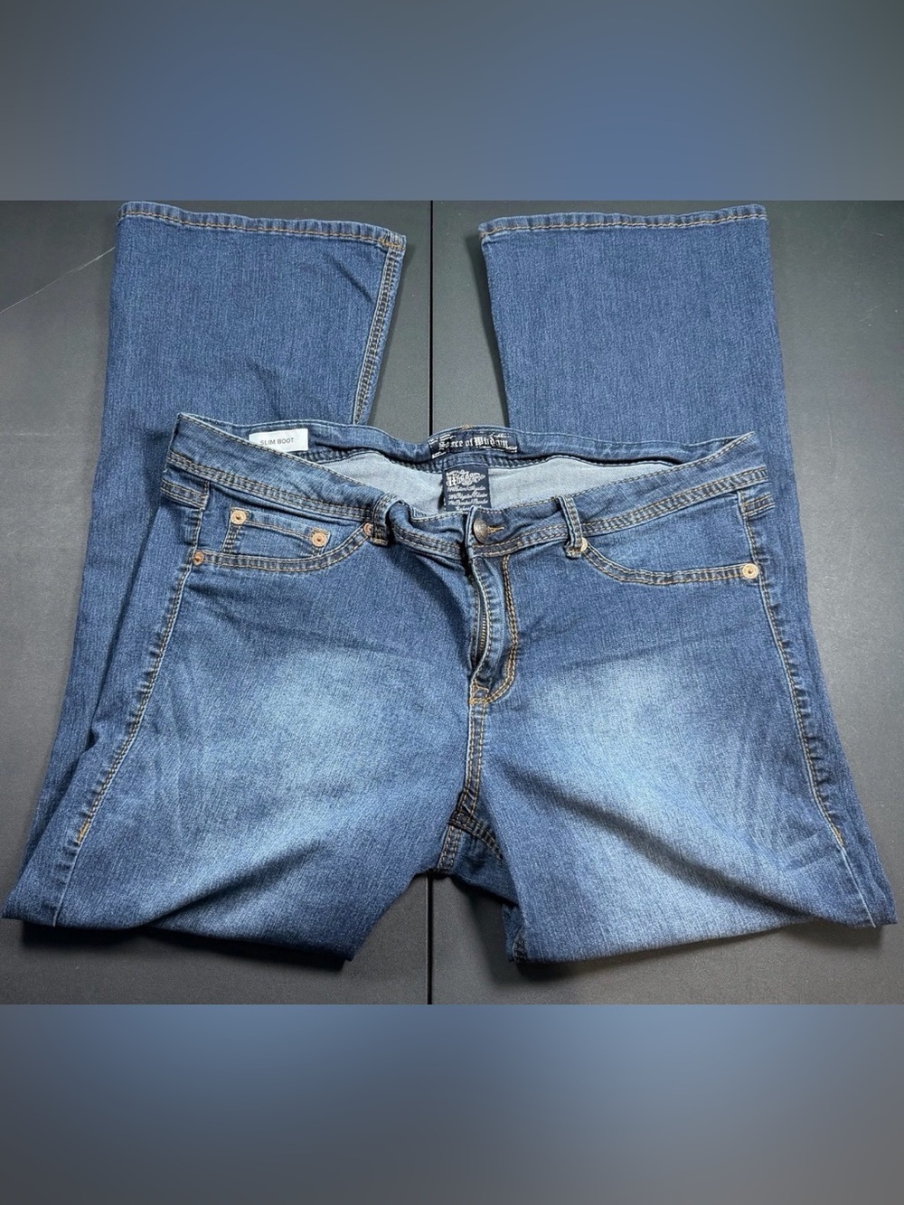 Women’s Bootcut Jeans in Medium Blue Denim